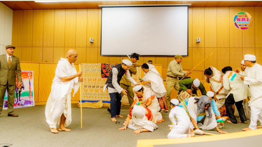 Hindi drama Gandhi to Mahatma